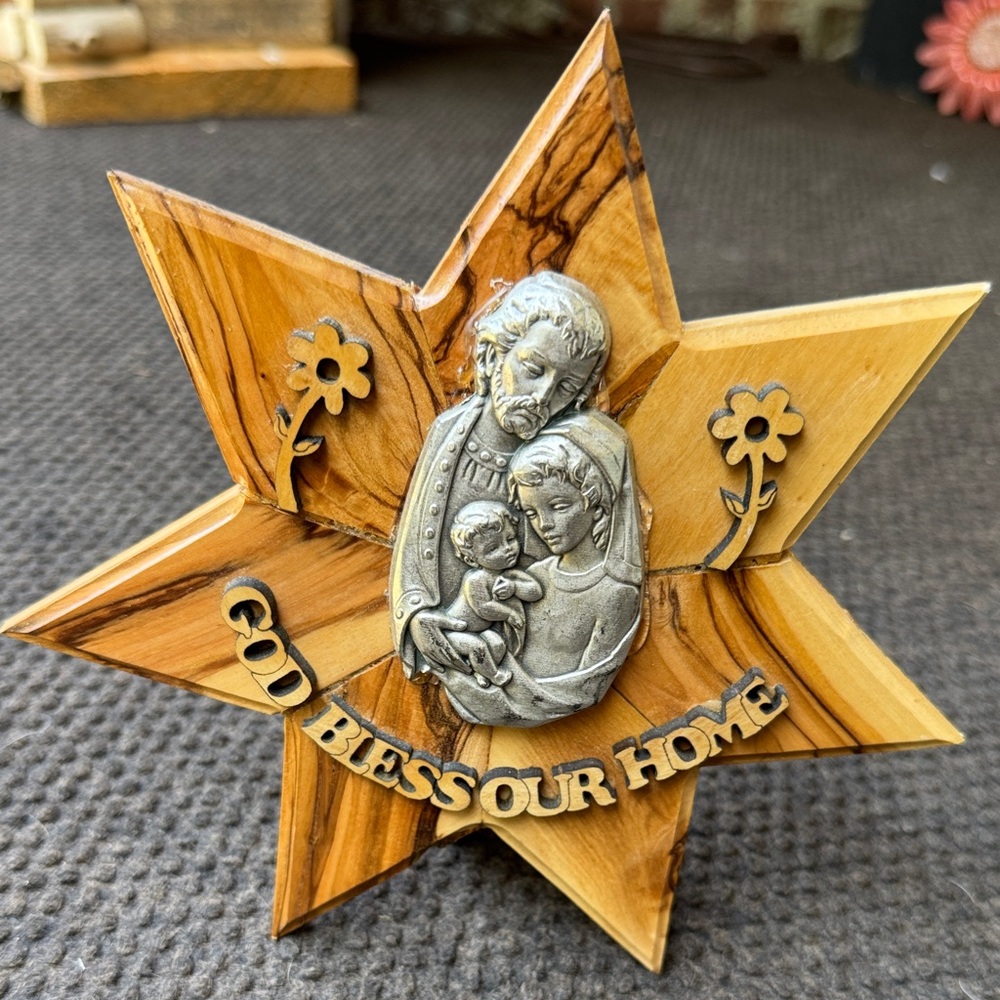 Wooden Star Plaque with Silver Family Design